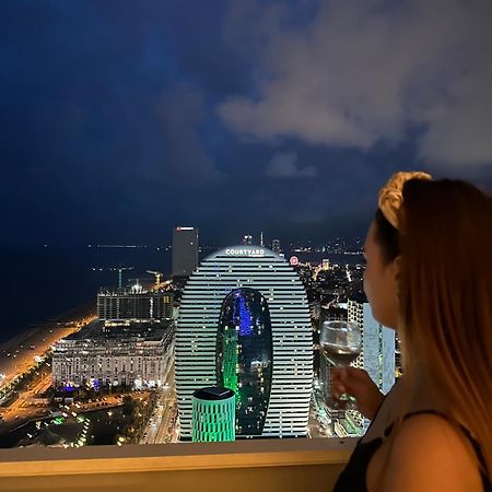 Luxury Beach Front Hotel บาทูมิ ภายนอก รูปภาพ