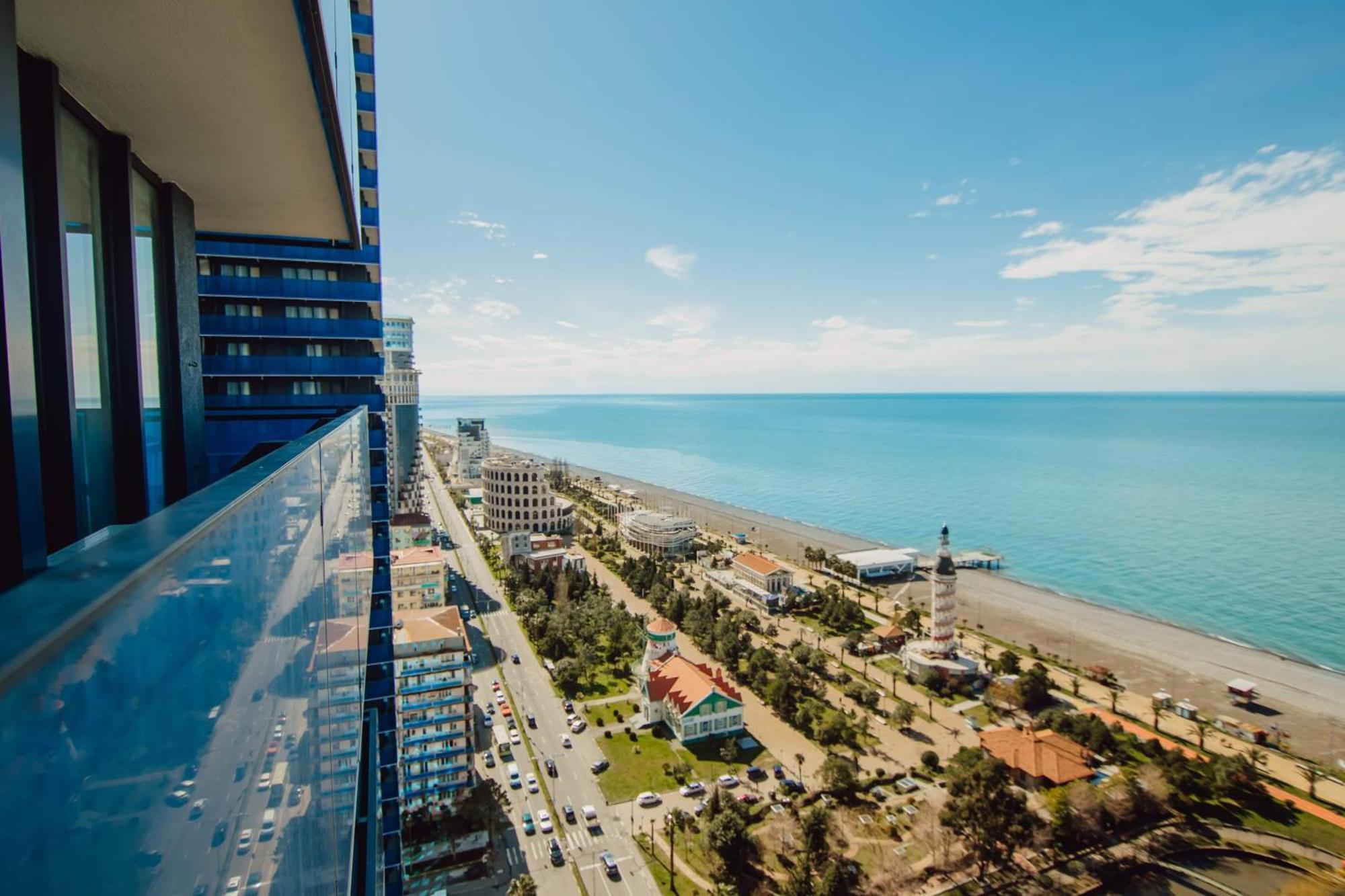 Luxury Beach Front Hotel บาทูมิ ภายนอก รูปภาพ