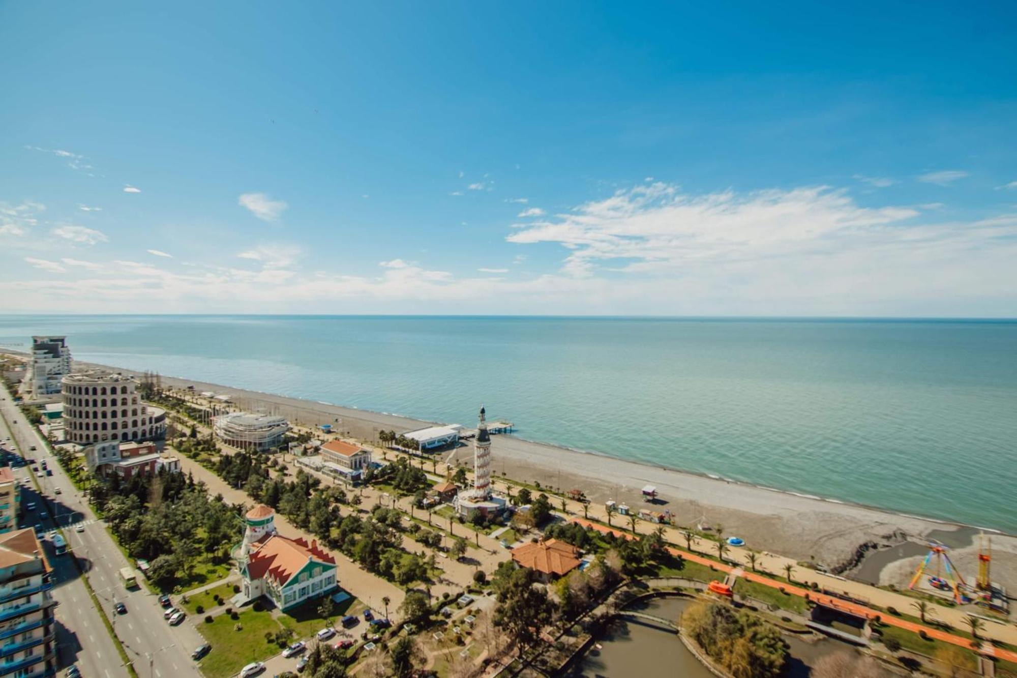 Luxury Beach Front Hotel บาทูมิ ภายนอก รูปภาพ