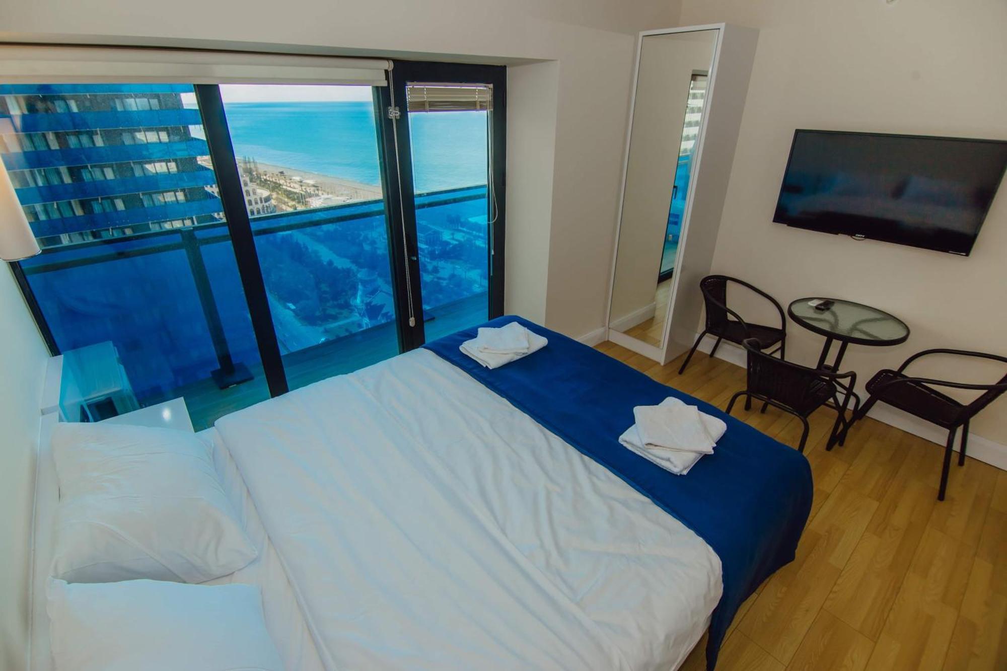 Luxury Beach Front Hotel บาทูมิ ภายนอก รูปภาพ