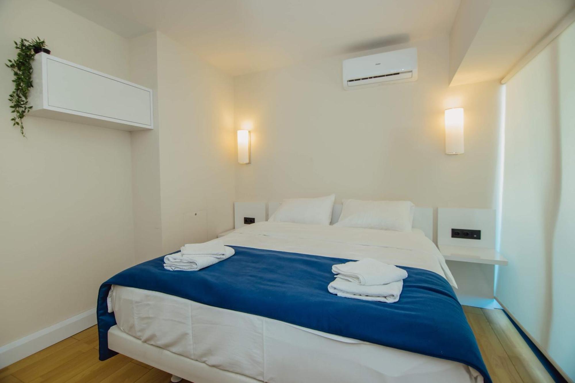 Luxury Beach Front Hotel บาทูมิ ภายนอก รูปภาพ